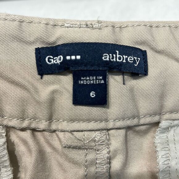 Gap Aubrey Khaki Shorts Sz 6 Button Front 5" Inseam Casual Pockets Classic - Picture 2 of 6